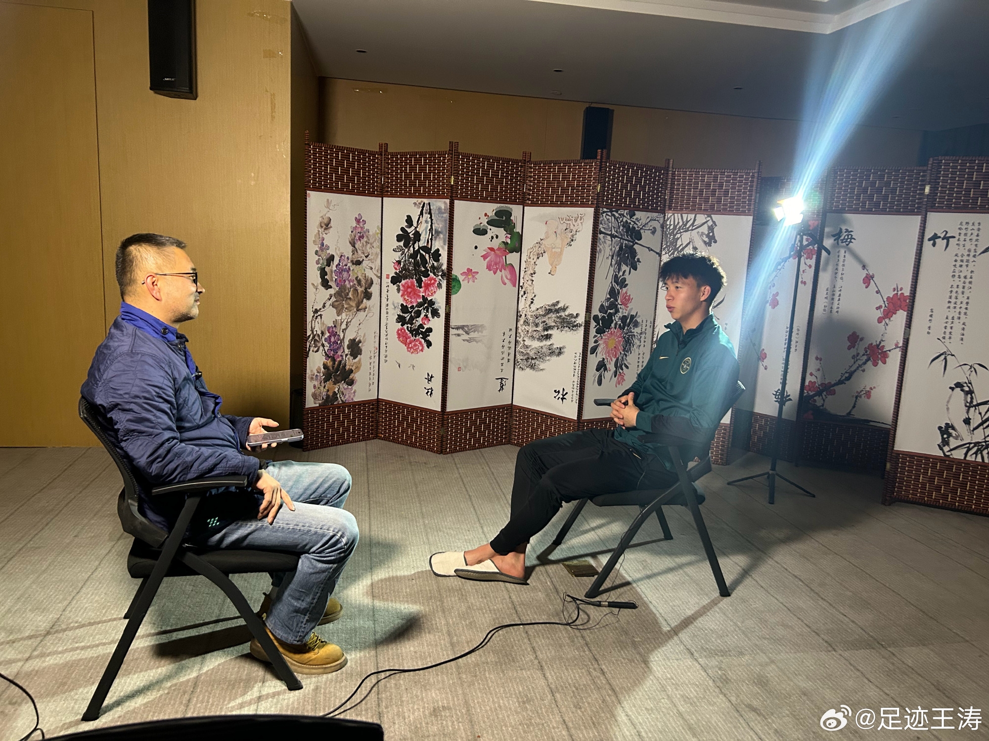  記者：王鈺棟視韋世豪為偶像&想加他微信，現進了國足不知加到沒