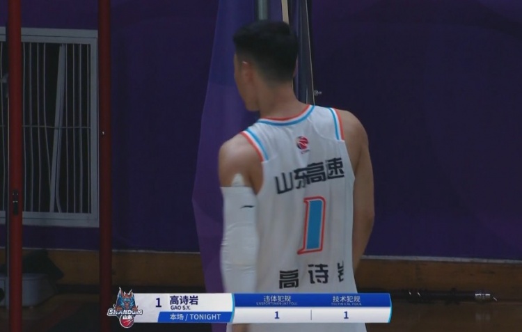  提前打卡！高詩(shī)巖拉倒孟子凱吃到違體犯規(guī) 累計(jì)技犯+違體被驅(qū)逐