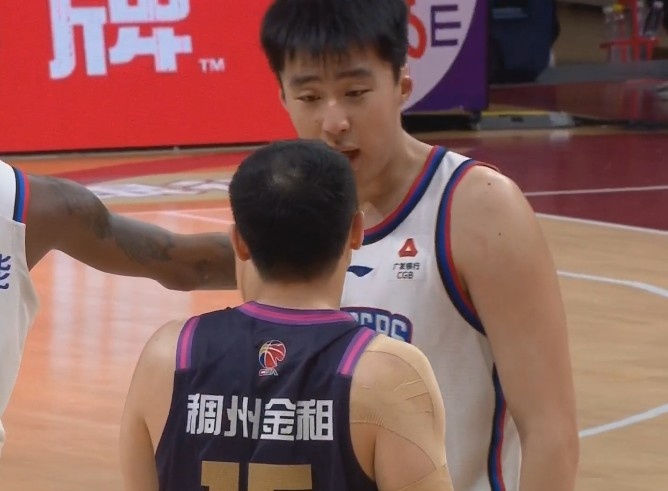  起摩擦！杜伯超和王奕博發生口角雙雙吃T 前者犯滿離場