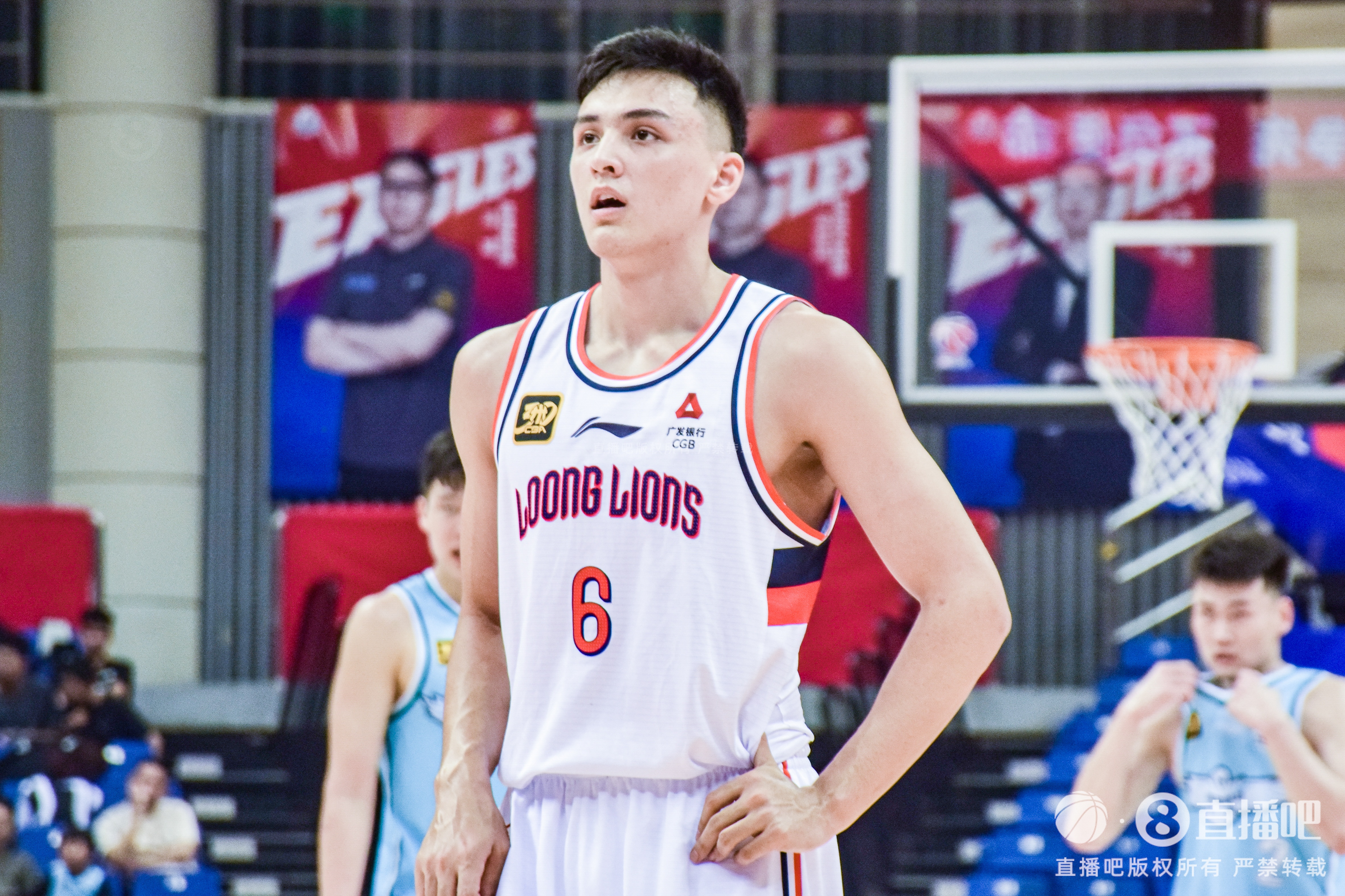  精準打擊！于米提半場5中5拿到13分 三分3中3
