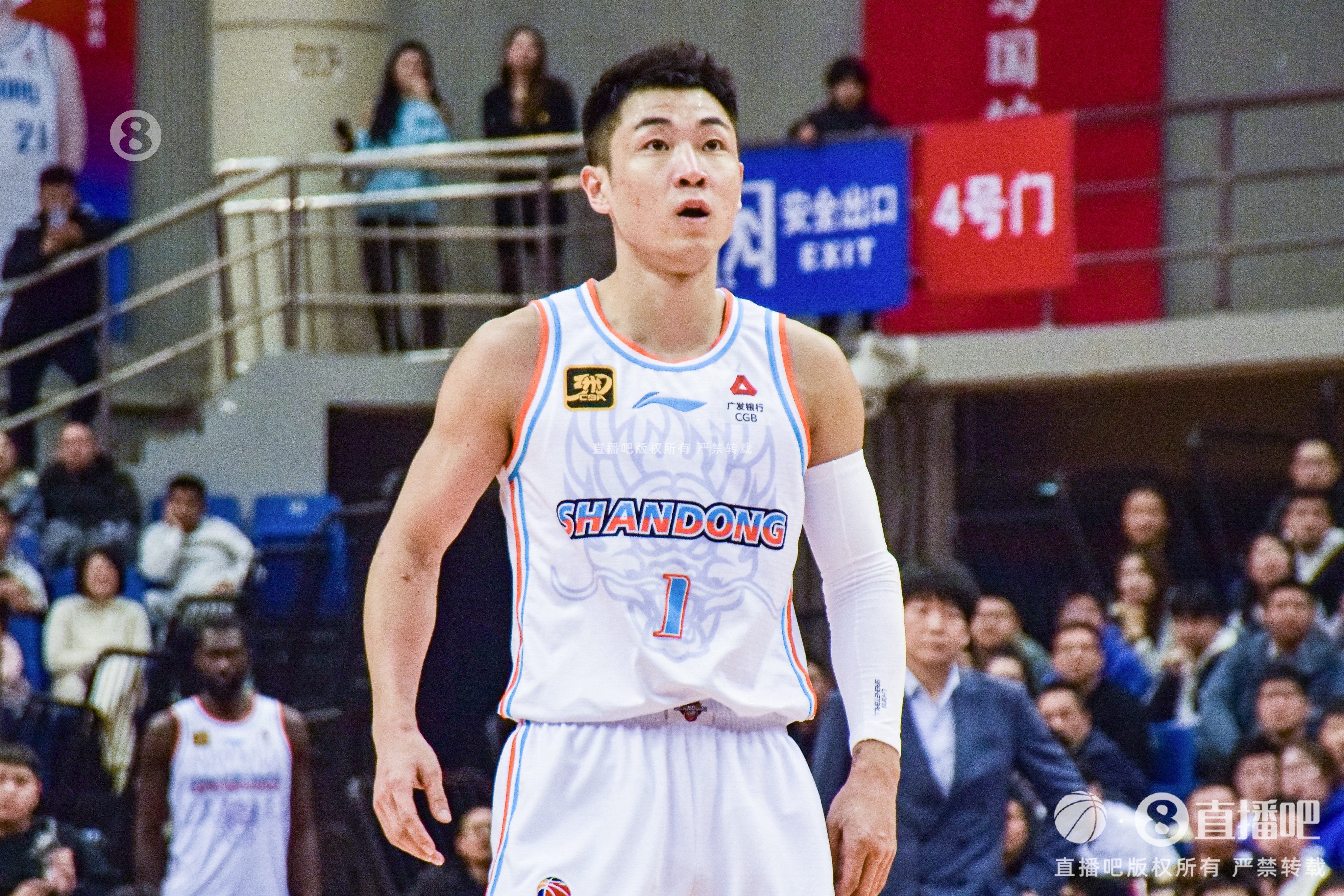  高詩巖首發38分鐘 10中2&三分7中1拿10分10板8助3斷 出現5失誤