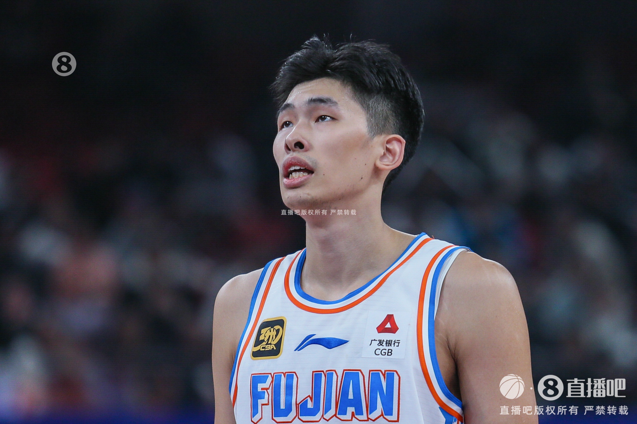厲害!鄒陽出戰42分鐘 13投6中攬下17分19板3斷3帽