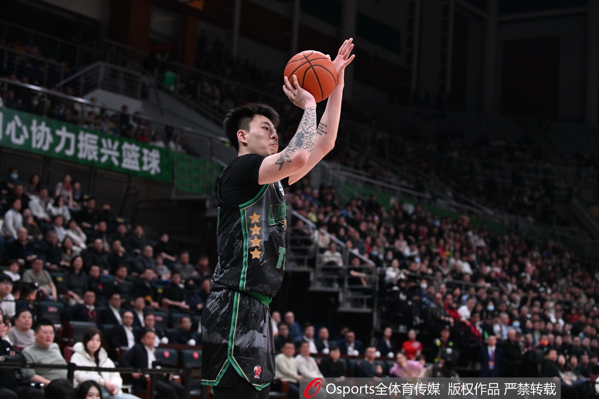 中規(guī)中矩!張鎮(zhèn)麟13中5拿到10分7板4助1斷 6失誤略多