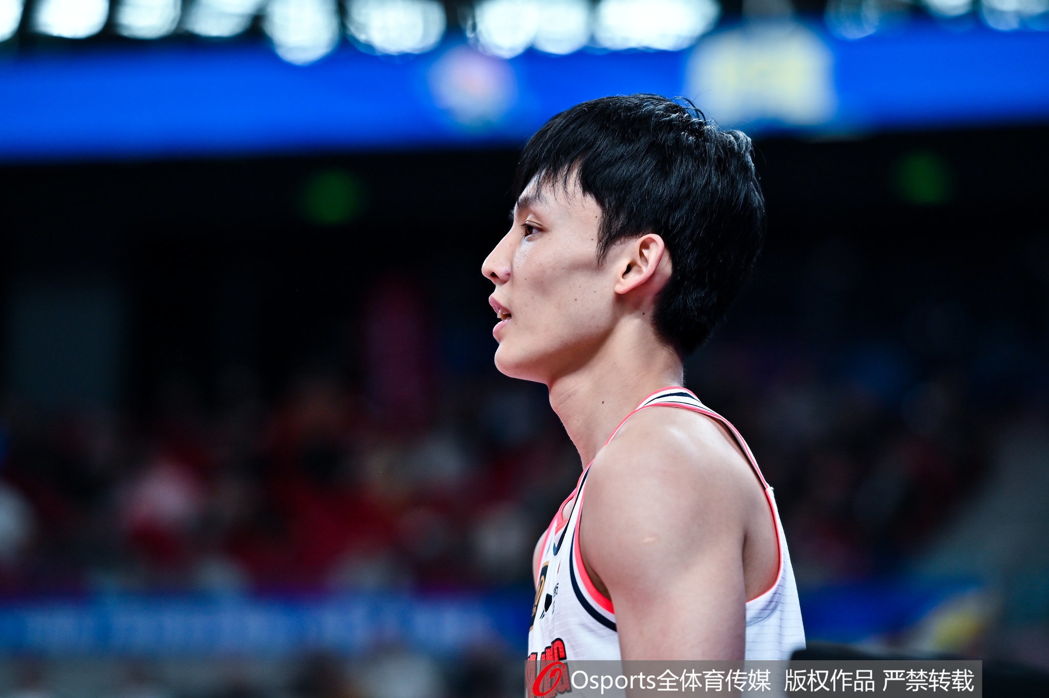 徐杰:我們小個球員每個階段的壓力都很大 所以每一刻也不能放松